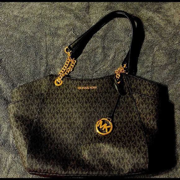 Authentic Michael Kors handbag. - Picture 1 of 10